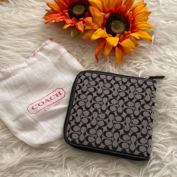 Coach Handbags - 🌺vintage coach CD holder 🌺